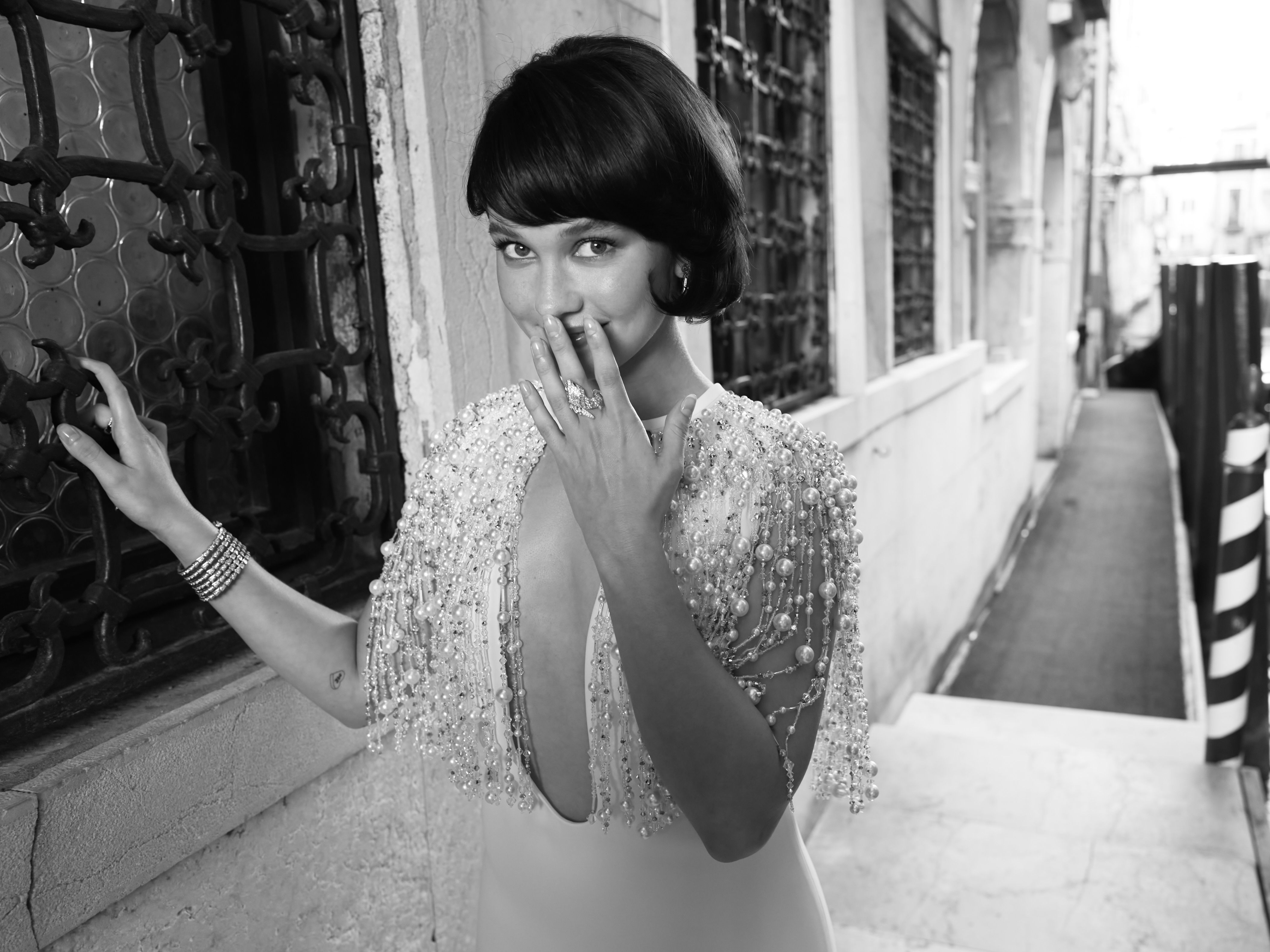 Make Sadie Sink S Curly Red Bob Your Autumn Hairspiration British Vogue